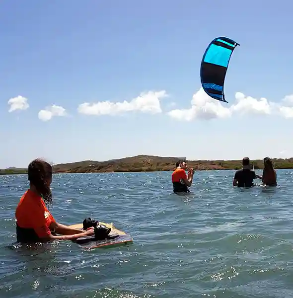 JBay Kitesurfing Curaçao | Lessen & Reparaties 20 JBay Kiteboarding Curacao group lesson at St. Joris Bay’s kiteboarding paradise