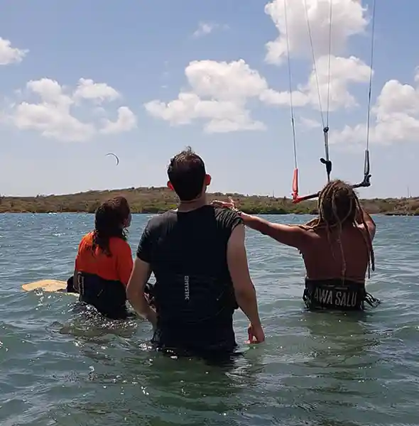 JBay Kitesurfing Curaçao | Lessen & Reparaties 15 Two instructors at JBay Kiteboarding Curacao guiding kiteboarding lessons in Curaçao